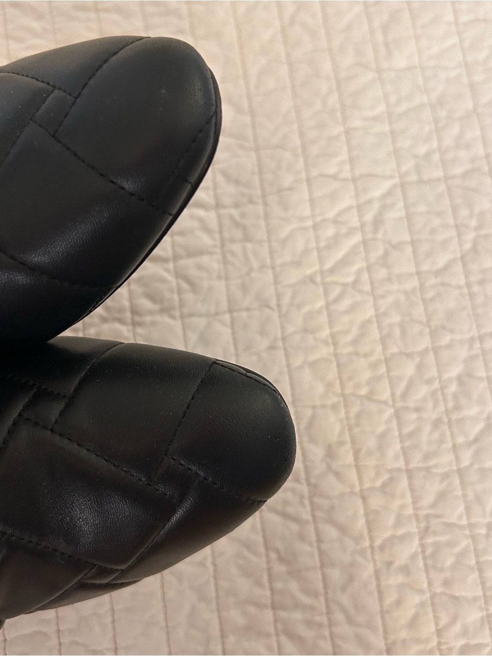Kurt Geiger Black Quilted Leather Mules with Gold Chain - Picture 4 of 7